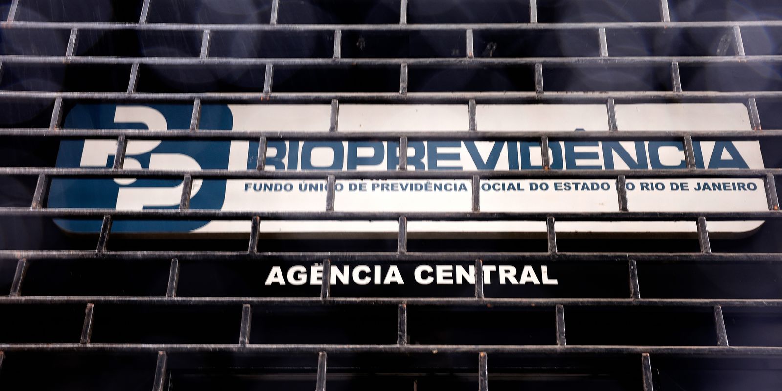 Operação da PF investiga ex-governador Cláudio Castro por desvio de R$ 3,6 bilhões em fundos