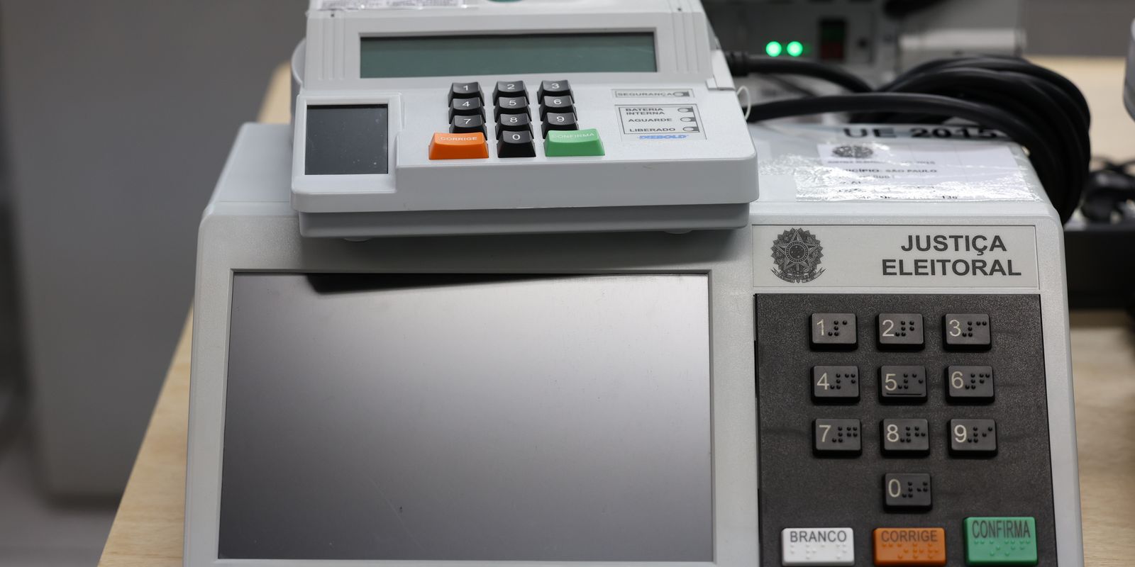 Estudo revela que desinformação eleitoral foca nas urnas eletrônicas