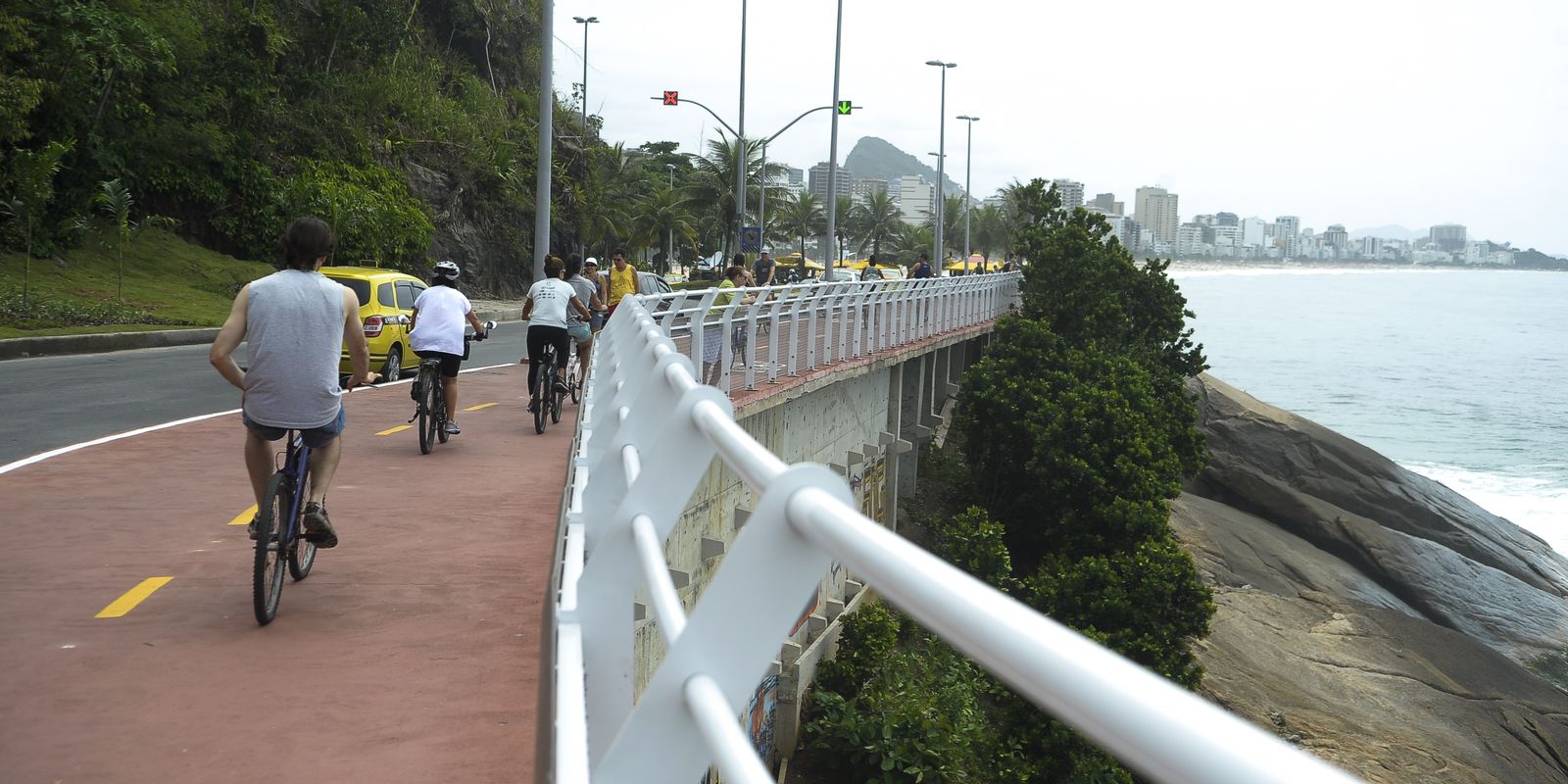 Ciclovia Tim Maia é interditada no Rio devido a ondas de dois metros
