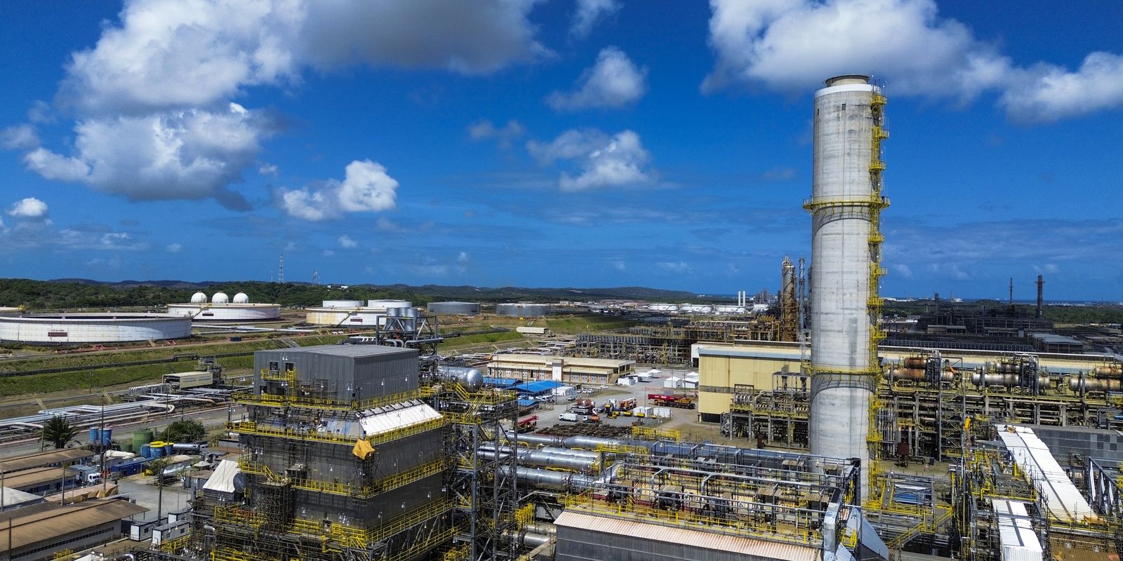 Refinarias da Petrobras operam acima da capacidade máxima; entenda
