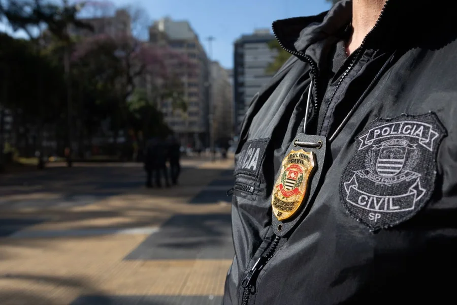 Tarcísio de Freitas exonera cinco policiais civis por tráfico e elo com o PCC