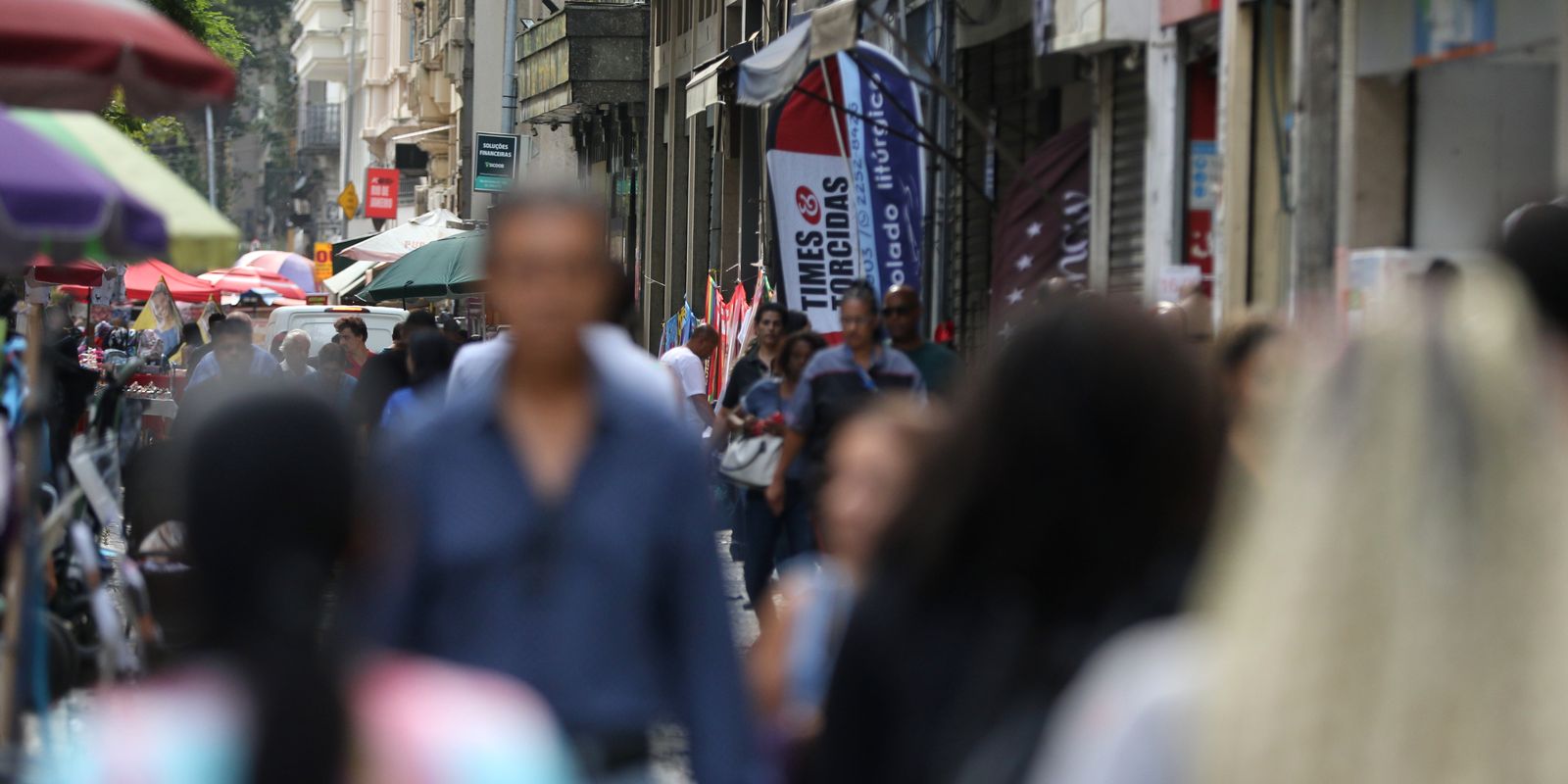 Desemprego de pessoas pretas é 55% maior que o de brancos, aponta IBGE
