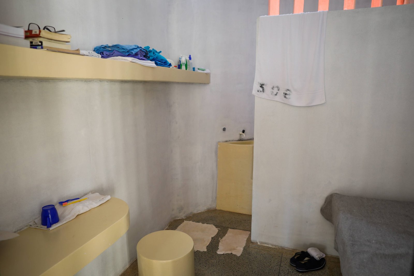 Presas trans na Colmeia denunciam estupros por homens que se passam por mulheres em presídio feminino do DF