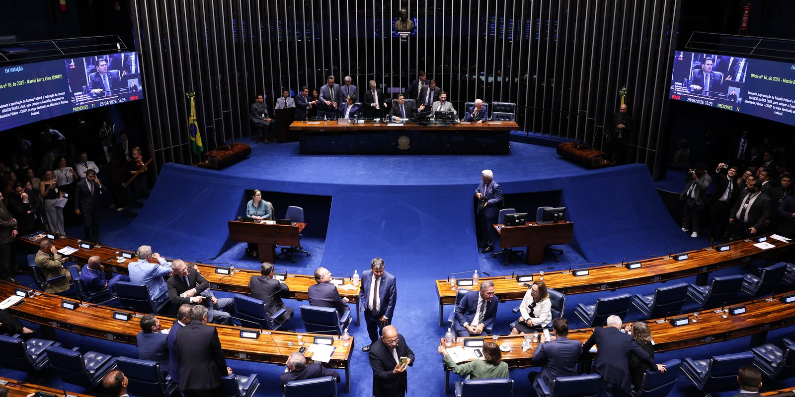 Alcolumbre adia análise da PEC que visa extinguir a escala 6x1 no Senado