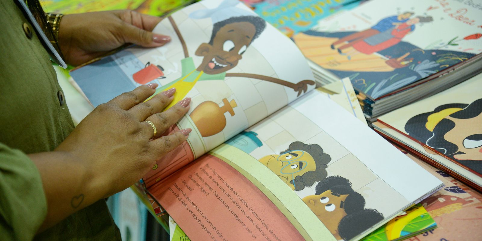 A Bienal nas Escolas impulsiona a leitura no Rio de Janeiro com temática da Copa do Mundo