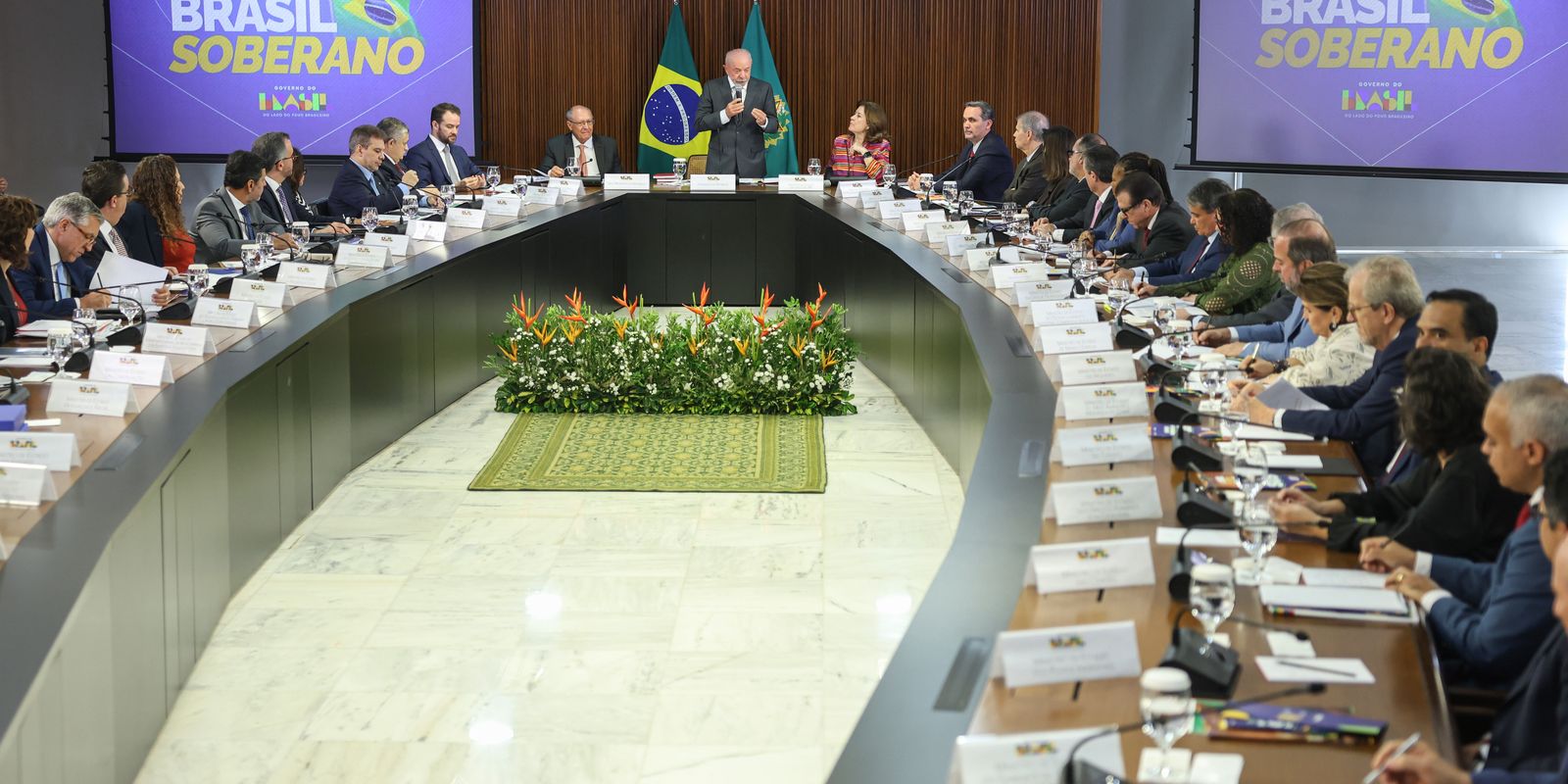 Brasil buscará novos parceiros comerciais para mitigar impactos da política dos Estados Unidos