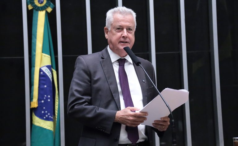 Câmara aprova novas regras para proteger a indústria nacional; texto segue para o Senado