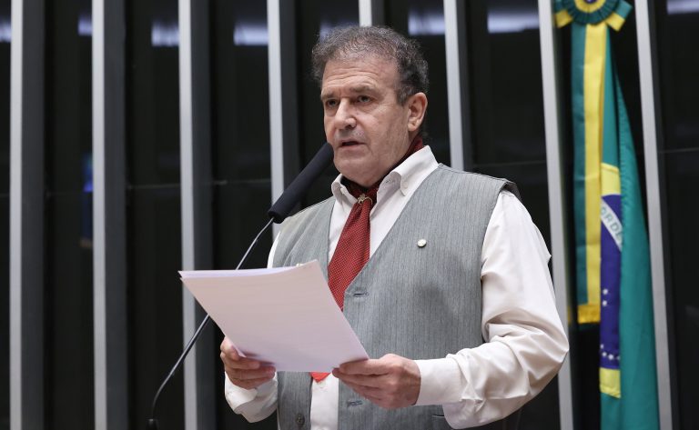 Câmara aprova projeto que cria o título <strong>Cidade Amiga do Idoso</strong> para reconhecer <strong>políticas públicas</strong> em prol das <strong>pessoas idosas</strong>