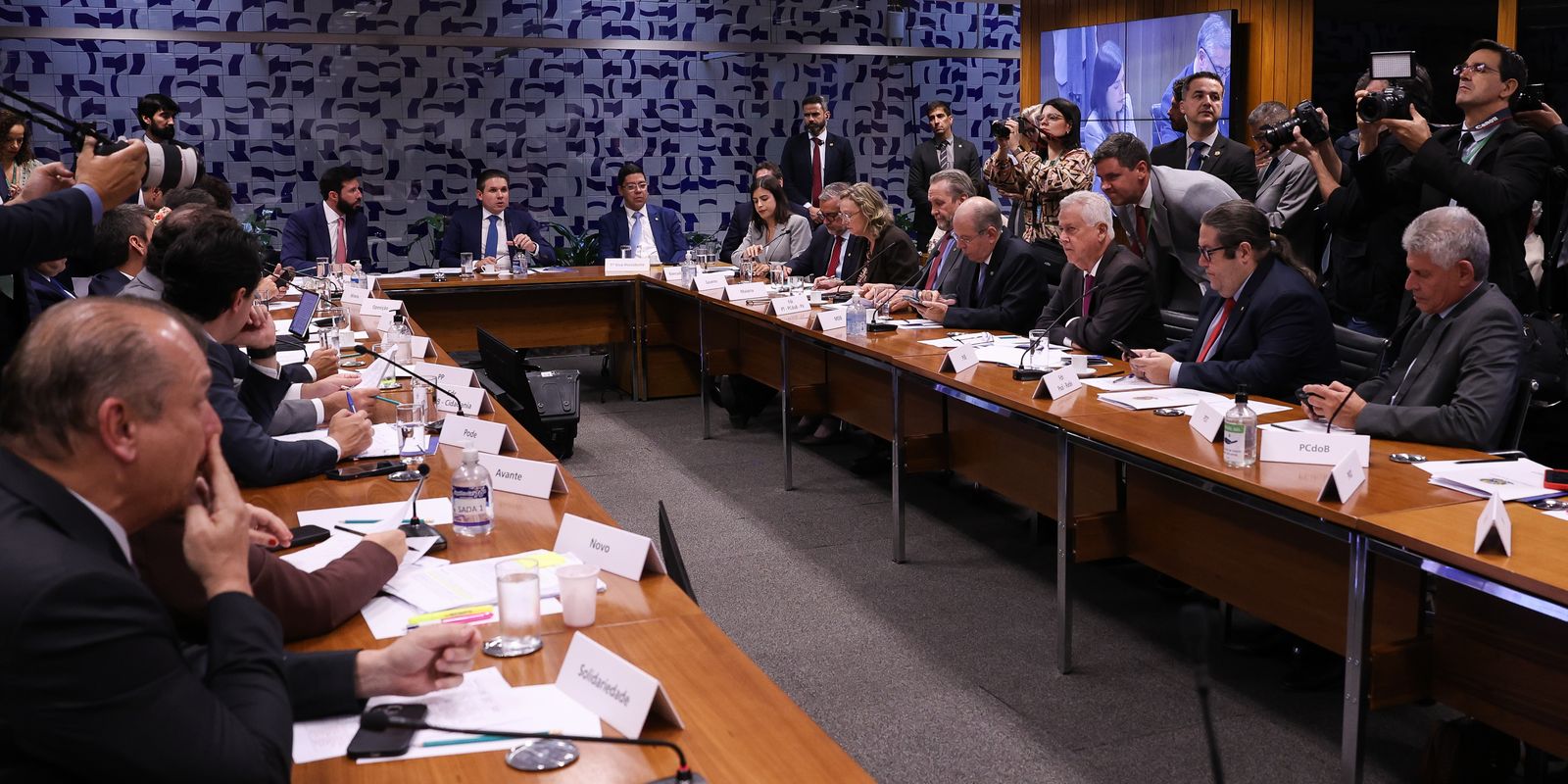 Governo retira urgência do fim da escala 6x1 e libera pauta na Câmara