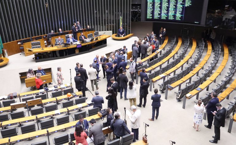 Câmara dos Deputados pode votar projetos de saúde, incluindo política para transtornos do neurodesenvolvimento
