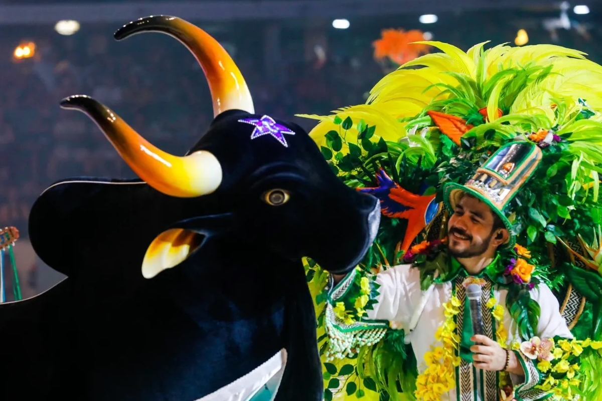 Boi Caprichoso vence o Festival de Parintins por pequena margem contra o Garantido
