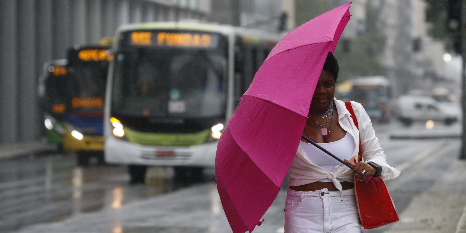 Chuva no Rio de Janeiro força cancelamento de show prévio à transmissão de jogo do Brasil