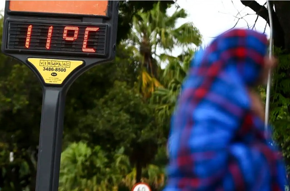 Frente fria avança pelo Brasil e derruba temperaturas no Centro-Sul