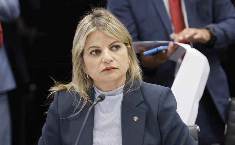 Comissão da Câmara aprova projeto de lei para capacitação em direitos da mulher
