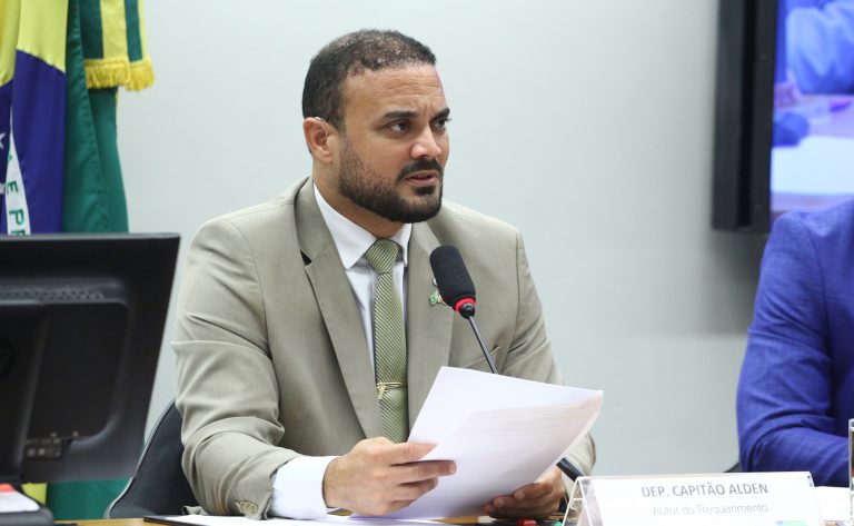 Comissão de segurança aprova porte de arma para corretores de imóveis
