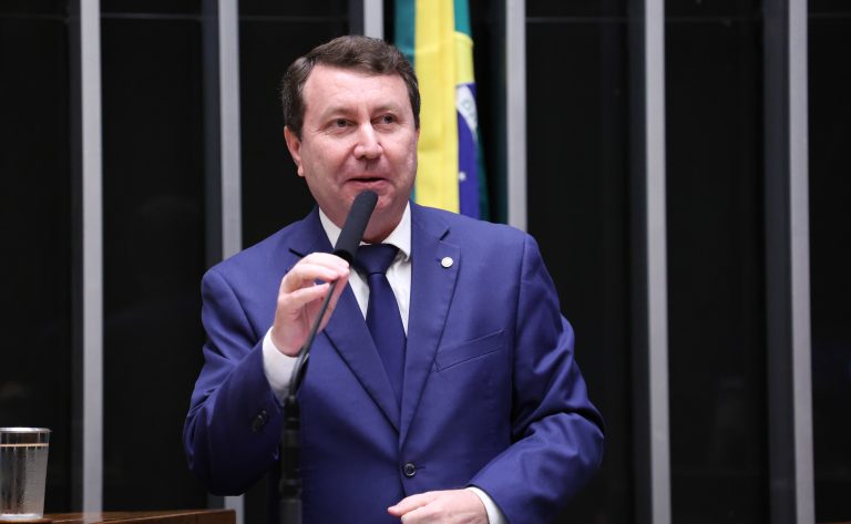 Comissão da Câmara aprova proteção de direitos do consumidor no uso de inteligência artificial
