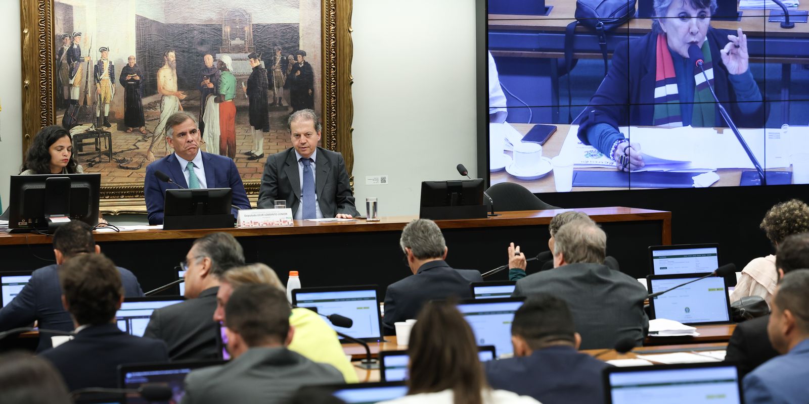 Câmara avança em redução da maioridade penal para 16 anos com aprovação de PEC