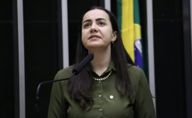Comissão de Educação aprova exigência de Libras para gestores da educação básica