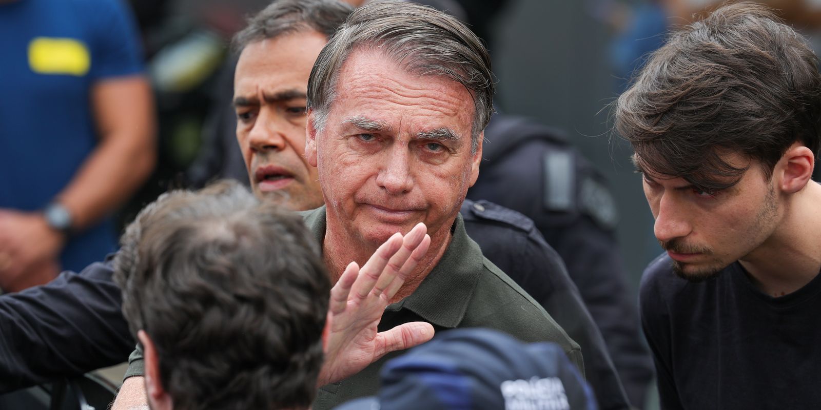 Delegado solicita ao STF autorização para ouvir Bolsonaro sobre arma apreendida