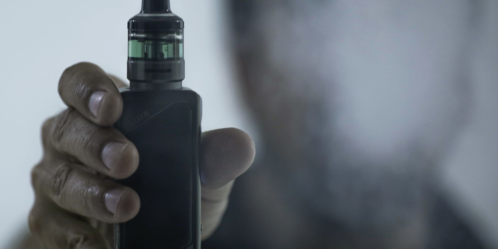 Dia Mundial sem Tabaco: avanço tecnológico dos cigarros eletrônicos camuflados ameaça a saúde de jovens