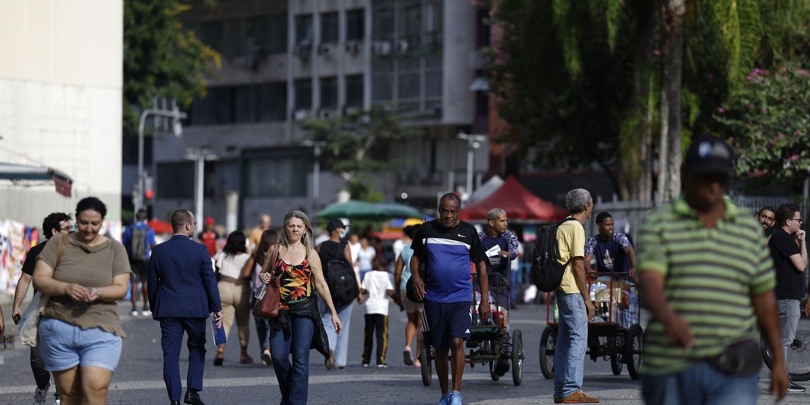A diferença salarial entre homens e mulheres é menor em entidades sem fins lucrativos, revela IBGE