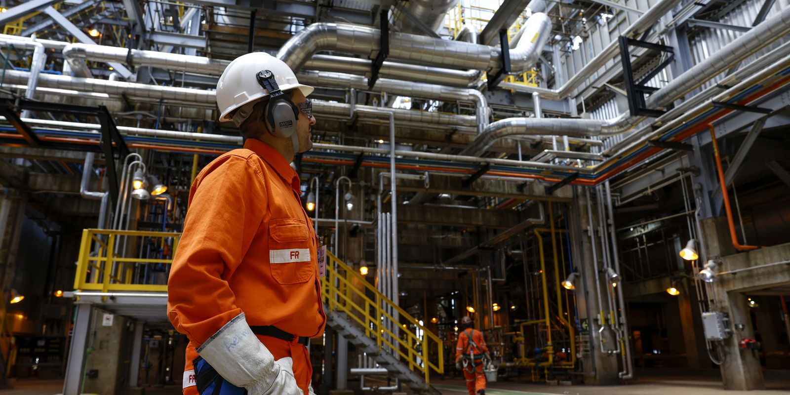 Economia brasileira registra leve avanço de 0,1% em abril, segundo prévia da FGV