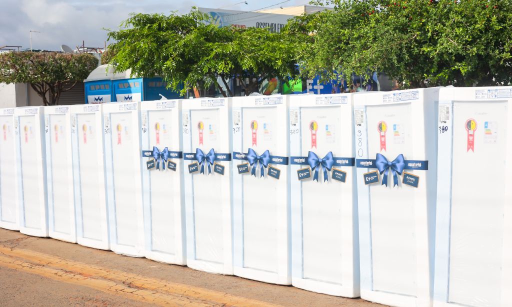 Equatorial Goiás promove mutirão em Águas Frias com troca de lâmpadas e sorteio de geladeiras