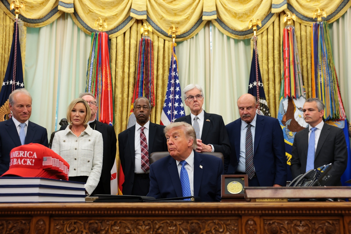 EUA intensificam ataques e Trump ameaça que Irã pode 'deixar de existir'