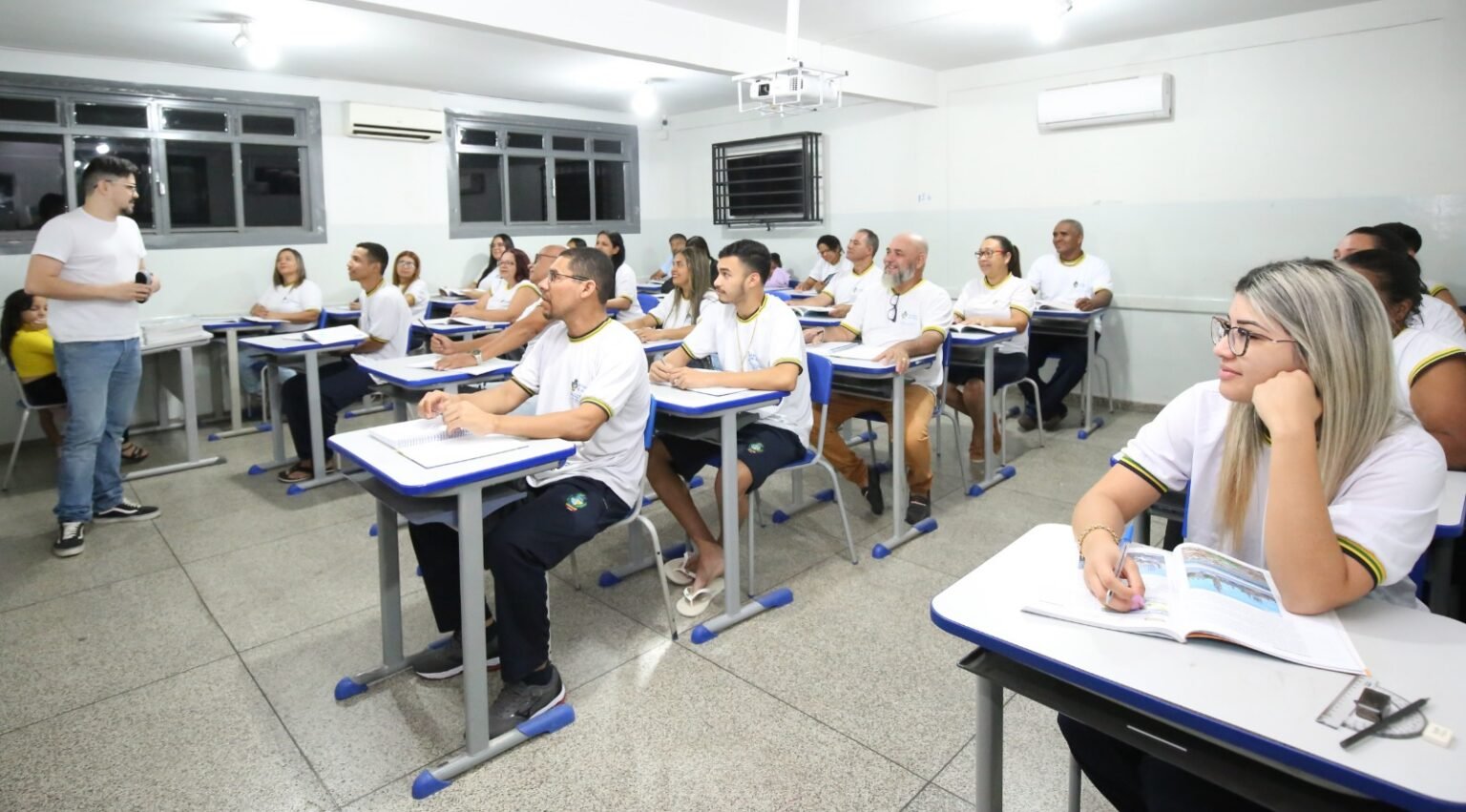 Governo de Goiás anuncia matrículas para EJA para conclusão de estudos
