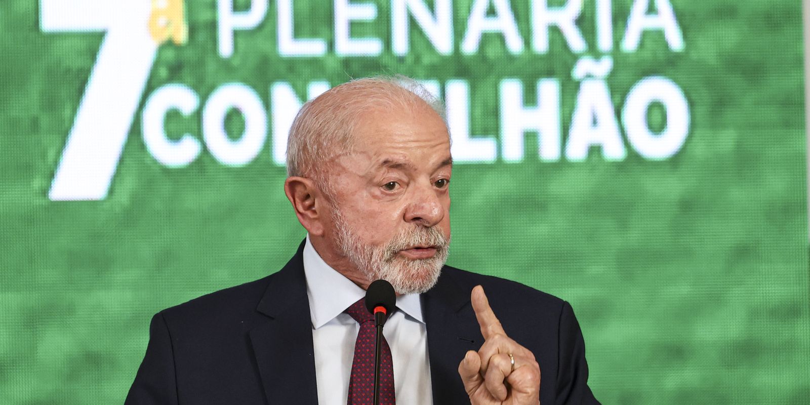Lula anuncia estudo para devolução de celulares roubados via Correios