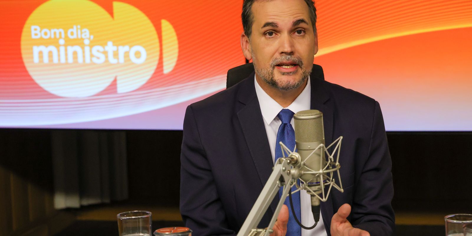 Governo brasileiro utiliza receitas extraordinárias para conter preço dos combustíveis