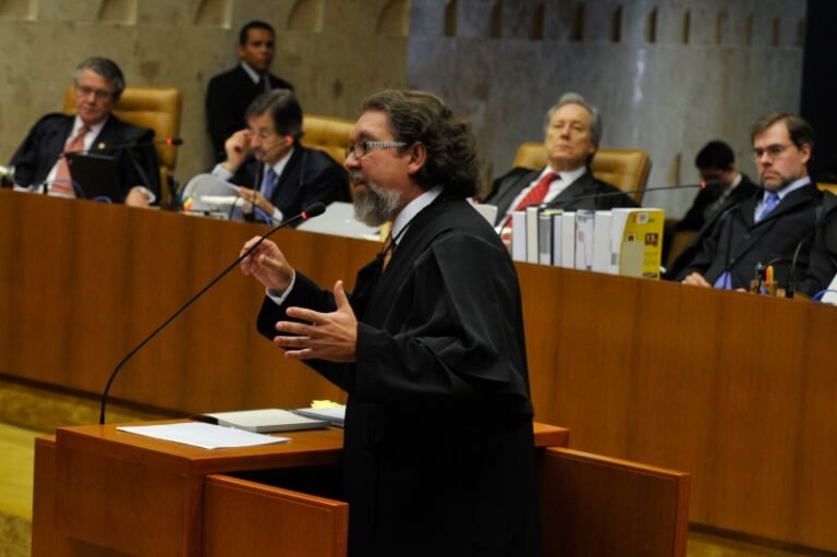 Kakay refuta Durigan sobre possível prisão de Ibaneis, chamando-a de 