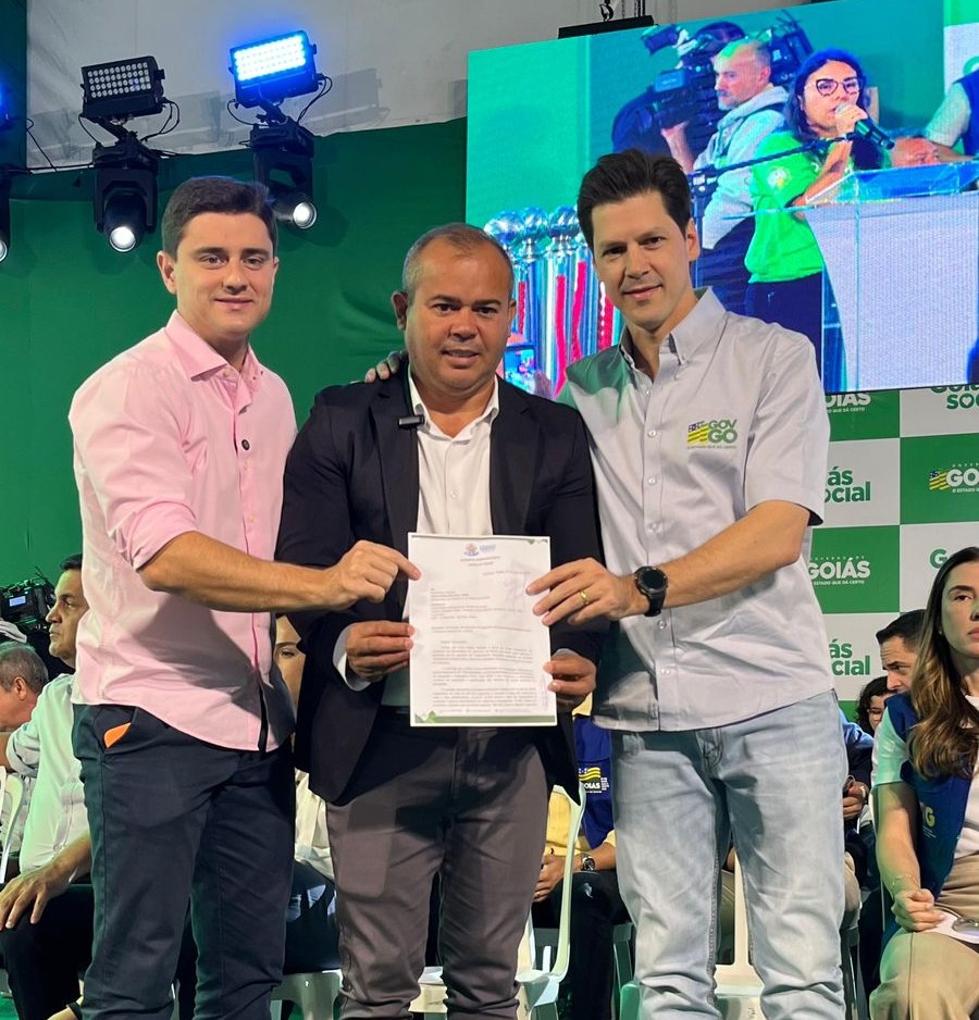 Vereador Maia solicita ressonância magnética para hospital de Luziânia durante evento estadual