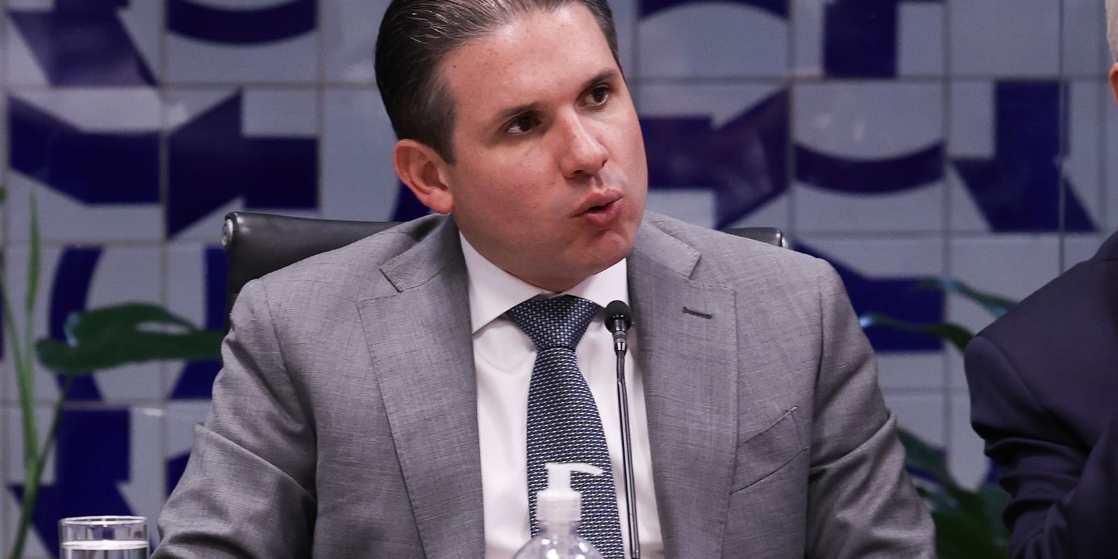 Hugo Motta convoca líderes na Câmara para debater PL que encerra a escala 6x1