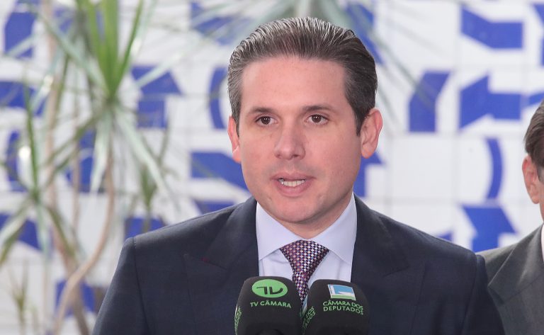 Hugo Motta celebra a aprovação de novos acordos comerciais do Mercosul na Câmara
