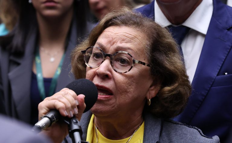 Nova lei destina minuto diário na Voz do Brasil para divulgar canais de proteção à mulher