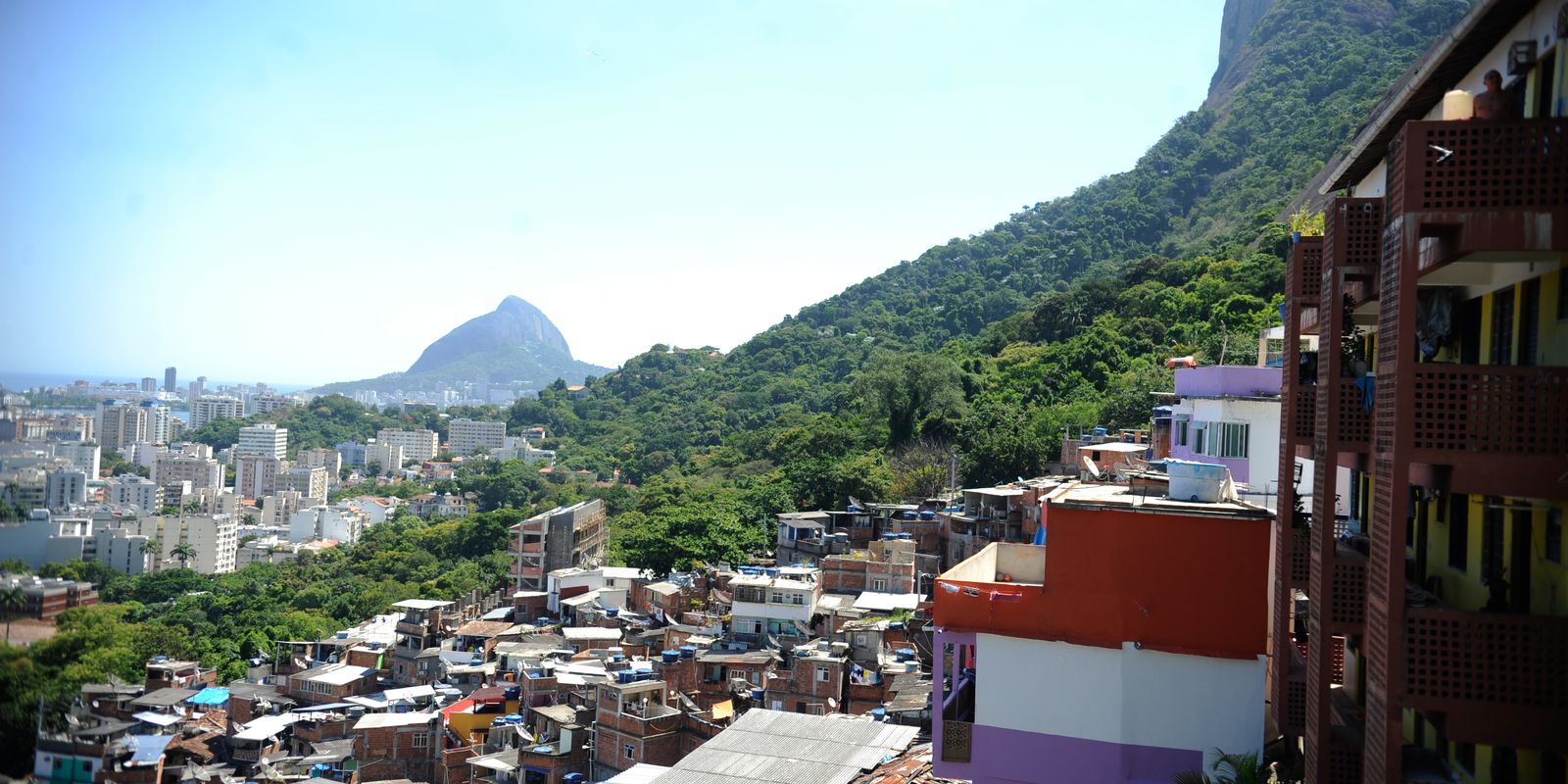 Operação Contenção na Zona Sul do Rio resulta em prisões e homem baleado em Botafogo