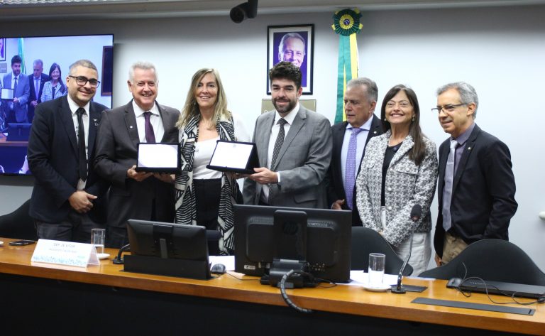 Prioridade para testes clínicos com polilaminina no tratamento de lesão medular é debatida na Câmara