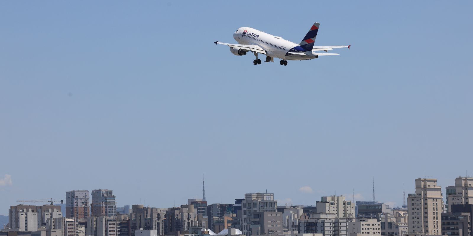 Petrobras anuncia redução de 14,2% no preço do querosene de aviação (QAV)