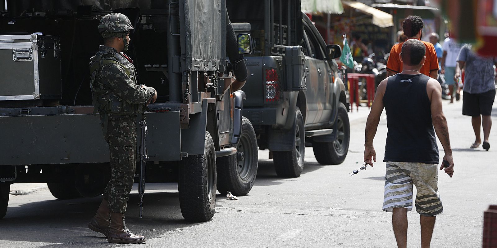 Polícia cumpre dezenas de mandados de prisão contra o Terceiro Comando Puro no Complexo da Maré
