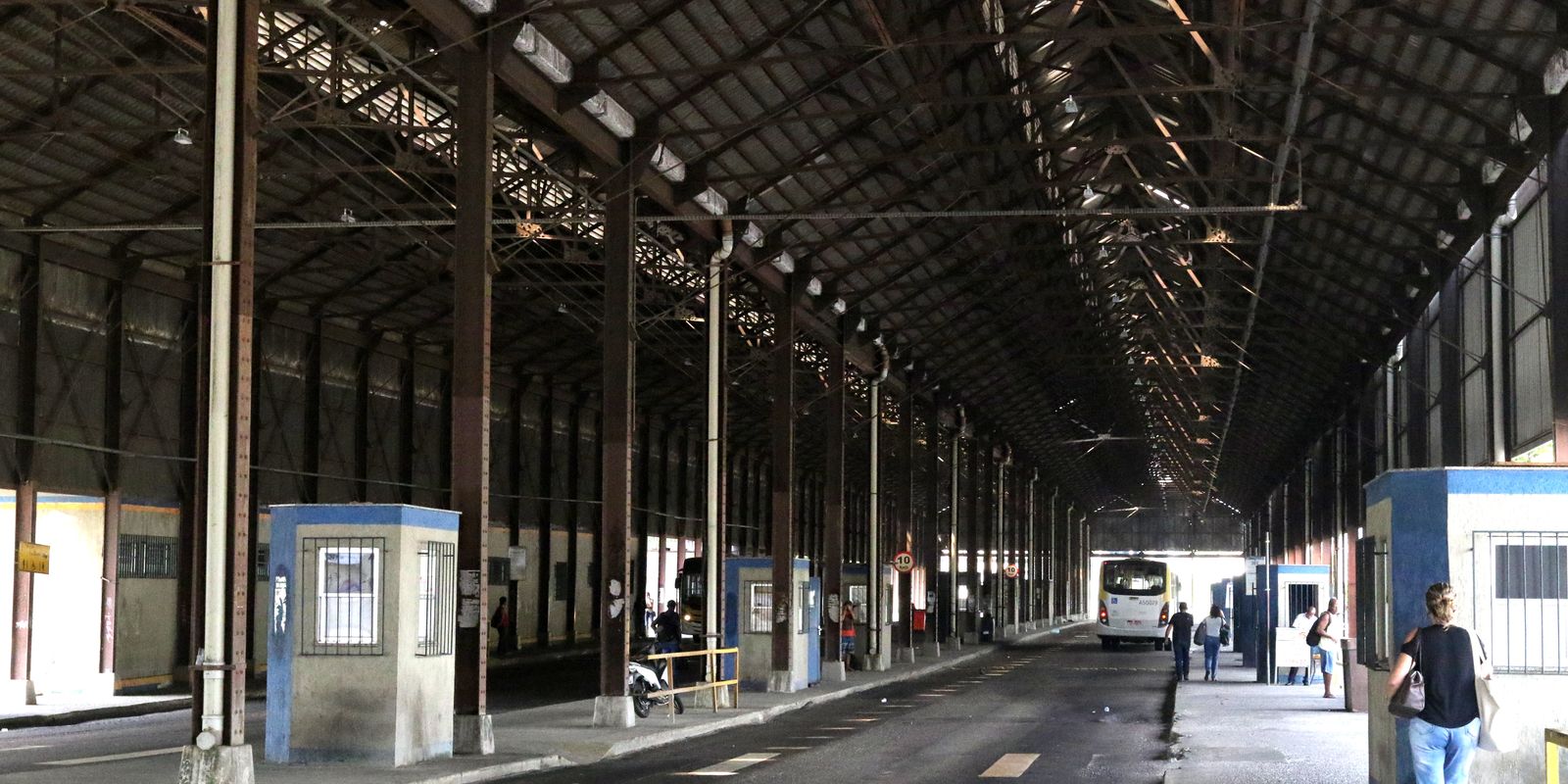 Rodoviários do Rio mantêm greve após rejeição de proposta e nova audiência é marcada