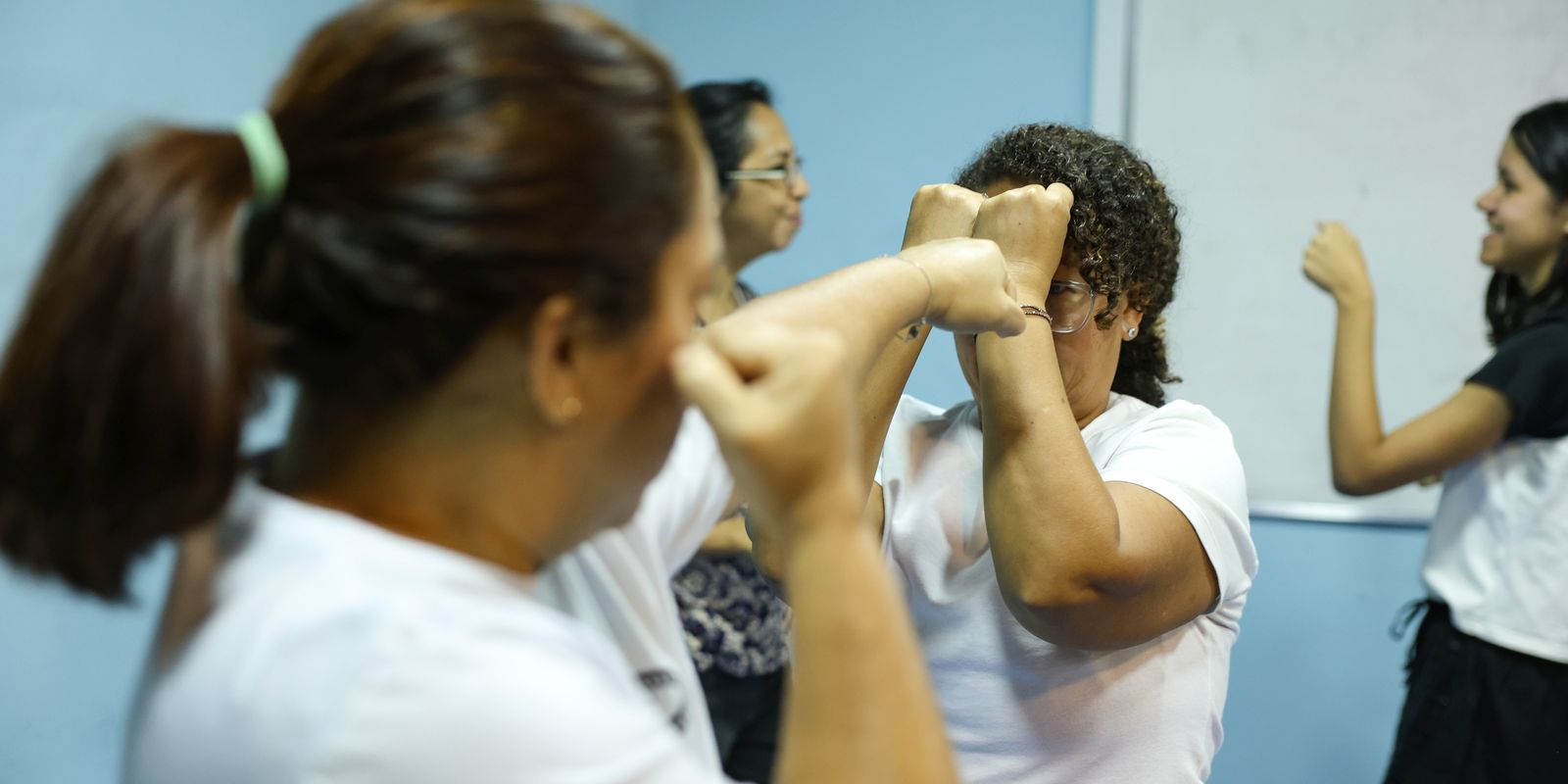 Senado aprova projeto que legaliza spray de pimenta para defesa pessoal feminina