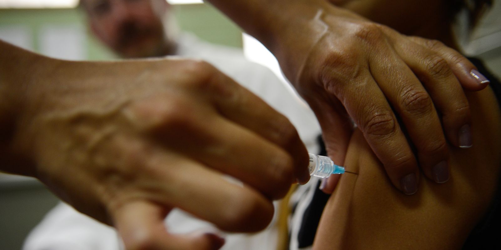 Vacinação contra o HPV para adolescentes de 15 a 19 anos é estendida até dezembro
