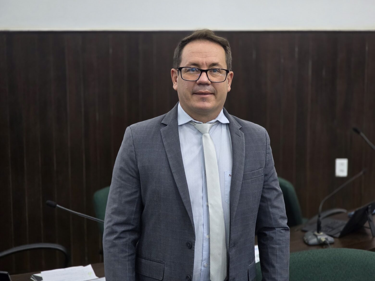 Everaldo Meireles solicita reforma da Escola Municipal Hortência Maria Felácio em Luziânia