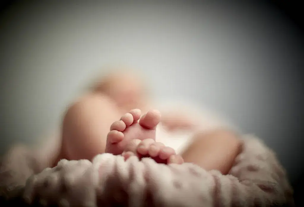 Bebê de um mês exibe sinais vitais após ser dado como morto e retorna à UTI em São Paulo