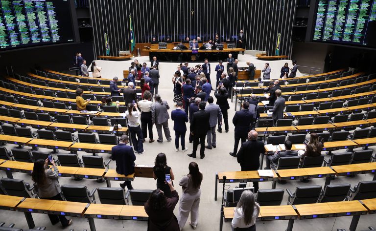Câmara dos Deputados agenda votação de projetos, incluindo programa para pessoas com epilepsia