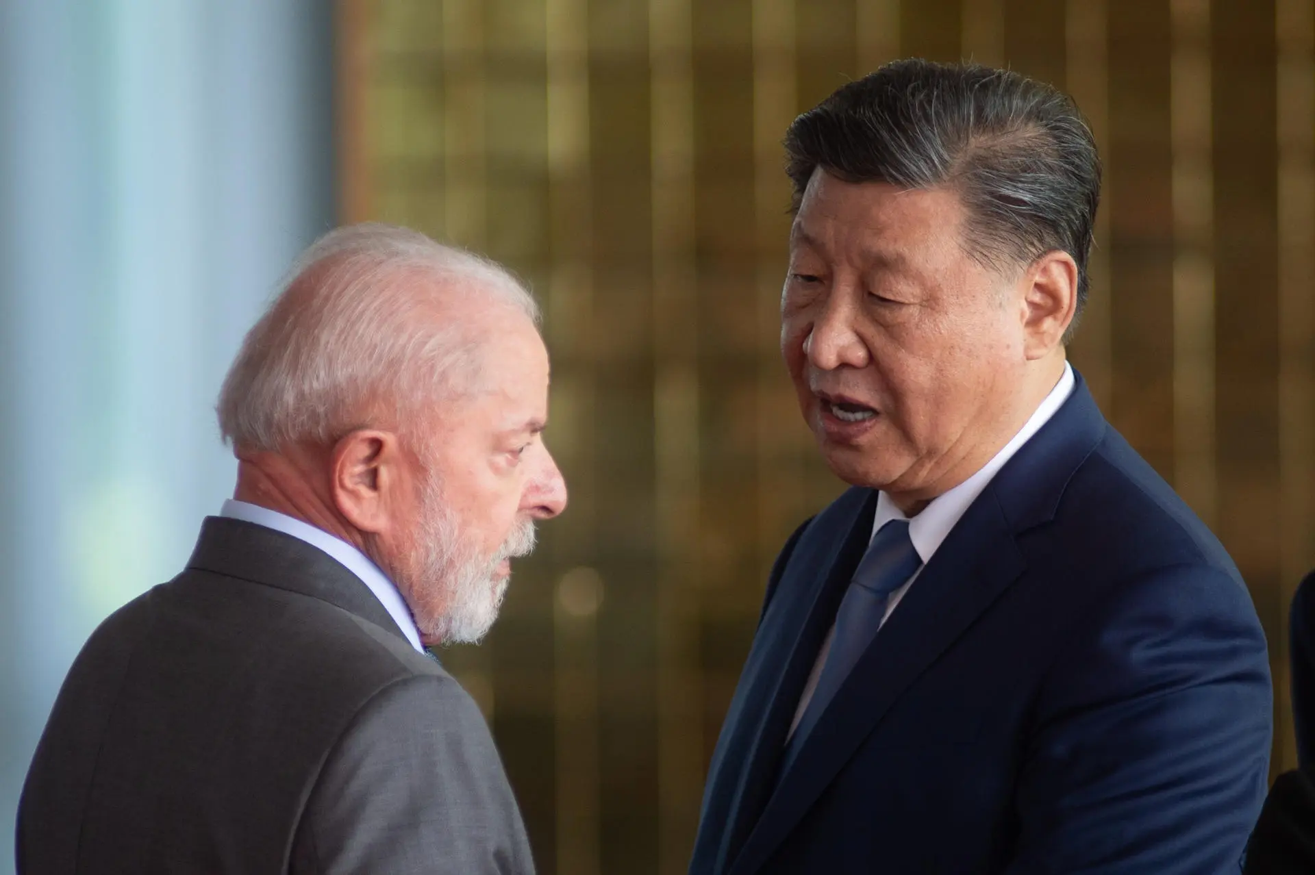China reitera apoio à soberania do Brasil em diálogo entre Lula e Xi