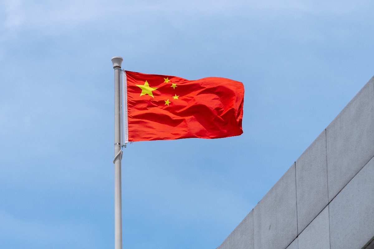 Tornado na China arremessa morador de prédio na província de Hubei