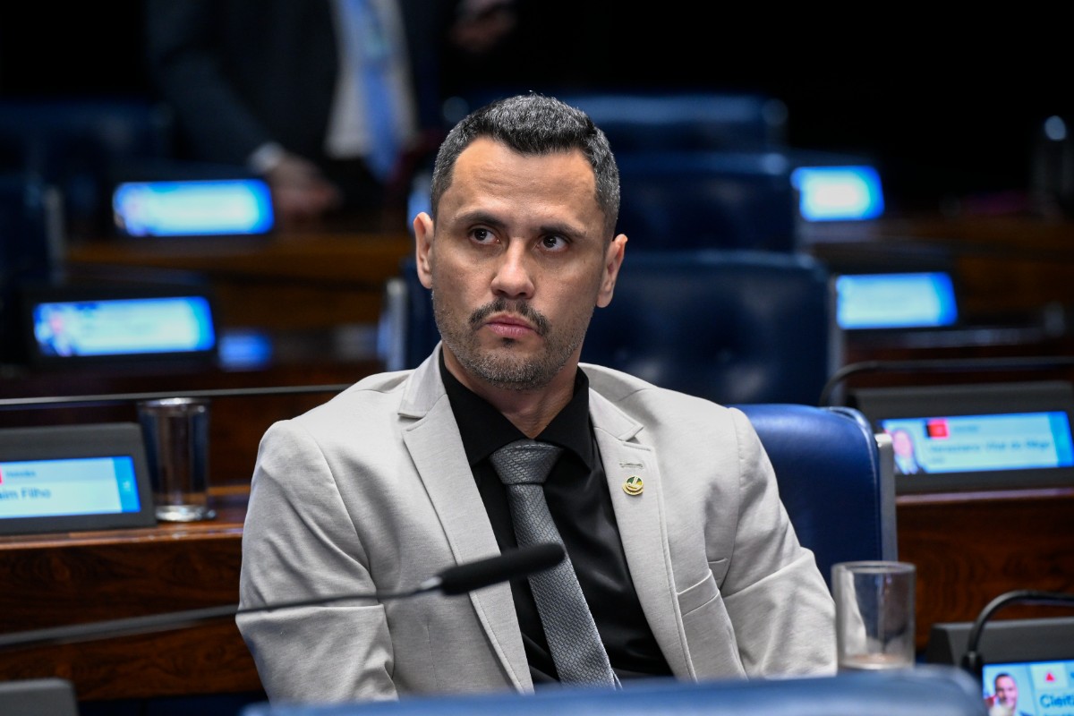 Senador Cleitinho Azevedo não confirma presença em convenção do seu partido em MG
