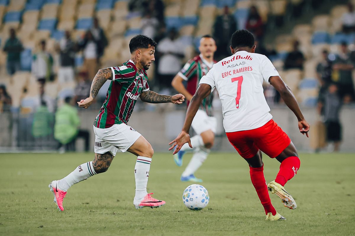 Em jogo com expulsões e gol nos acréscimos, Fluminense e Bragantino empatam pelo Brasileirão
